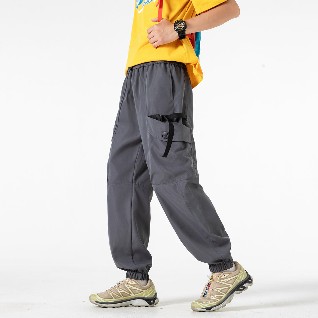 Unisex Weite Technical-Cargo-Jogginghose mit verstellbarem Tunnelzug, großen Klapptaschen und elastischem Knöchelabschluss Echo Archiv