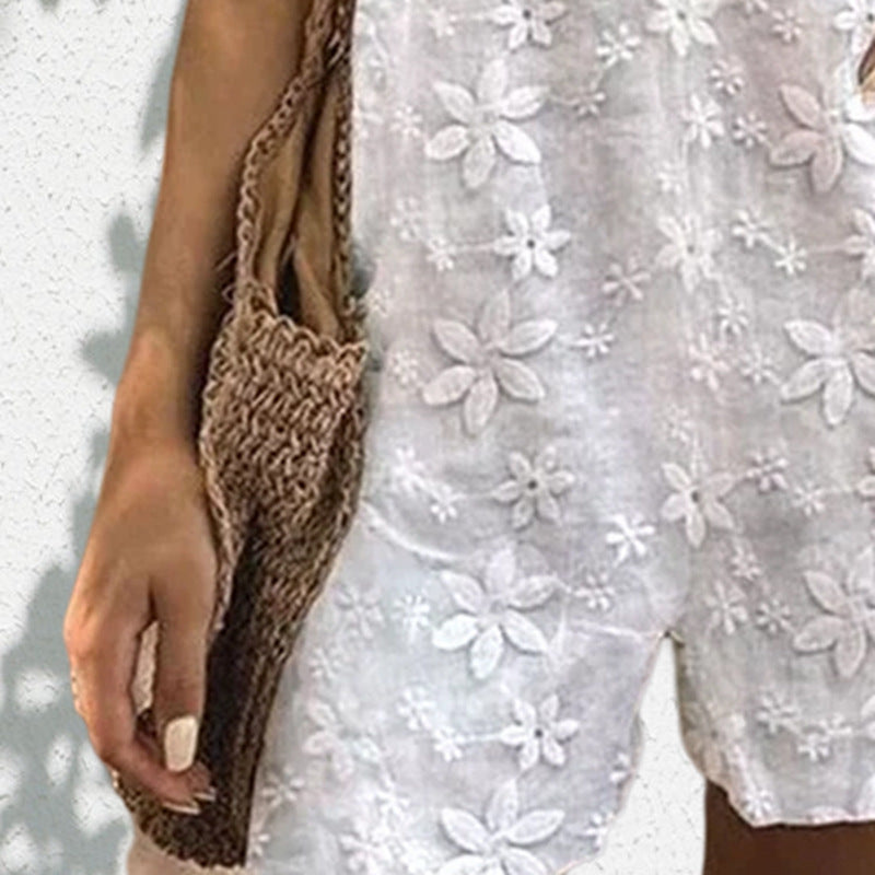 Damen nan leichter Kurzoverall mit floraler dreidimensionaler Stickerei, verstellbaren Bindeträgern und lockerer A-Linien-Silhouette Echo Archiv