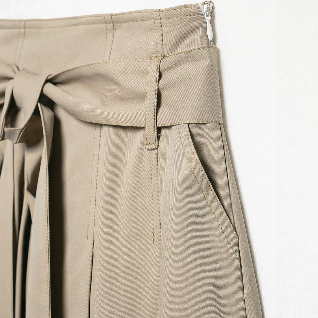 Damen Midirock mit hoher Taille, weitem Godet-Schnitt und Bindegürtel Echoarchiv