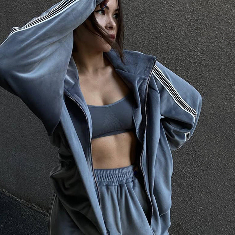 Damen Oversized Velours-Trainingsjacke mit markanten Kontraststreifen und geripptem Stehkragen – Auréline