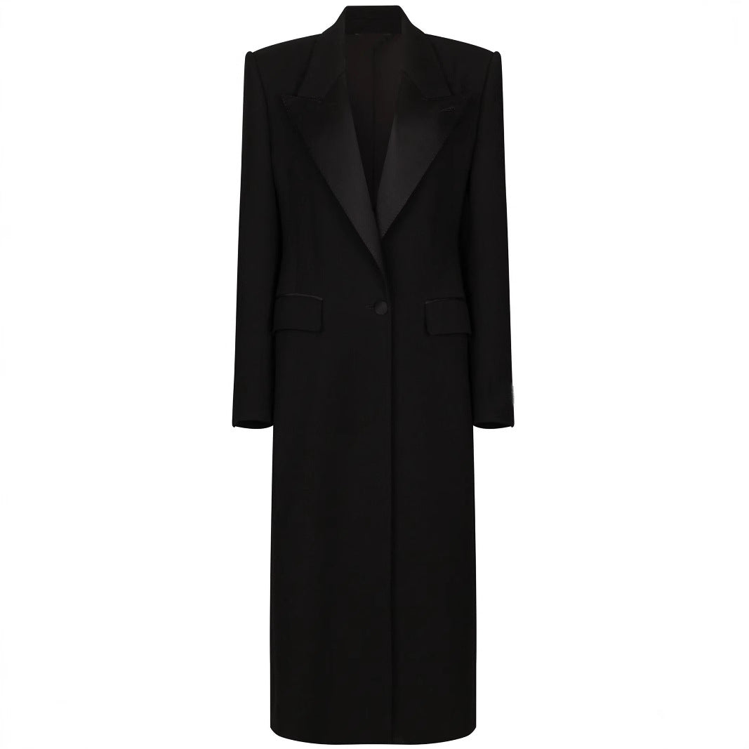 Damen Eleganter Smoking-Hosenanzug mit langem Mantel und weiten Bundfaltenhosen Echoarchiv