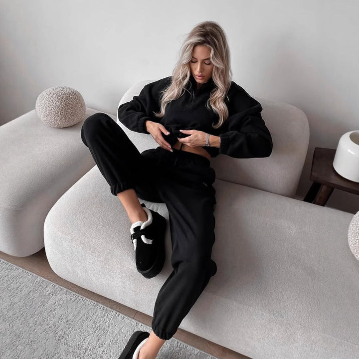Damen Ultraweiches Fleece-Relaxset mit Stehkragen, halbem Reißverschluss und elastischer Schlupfhose – Avérine