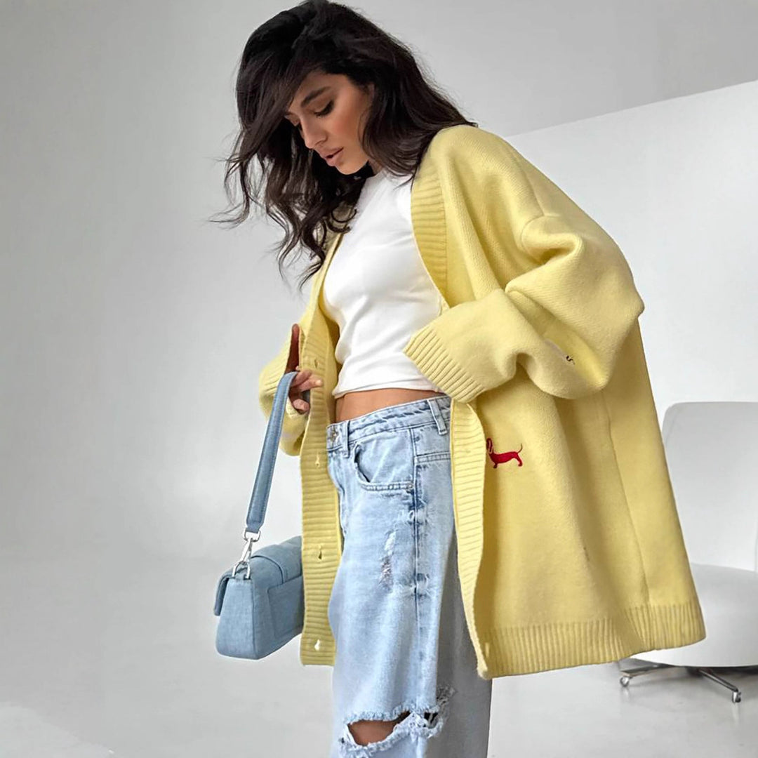 Damen Oversized Strickcardigan mit gestickten Dackelmotiven – Veloura