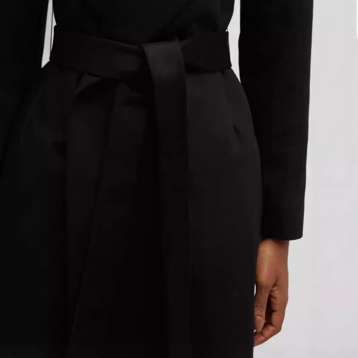 Damen Einreihiger Midilanger Mantel im Clean-Cut mit Taillengürtel und dezenter Pattentasche Echoarchiv