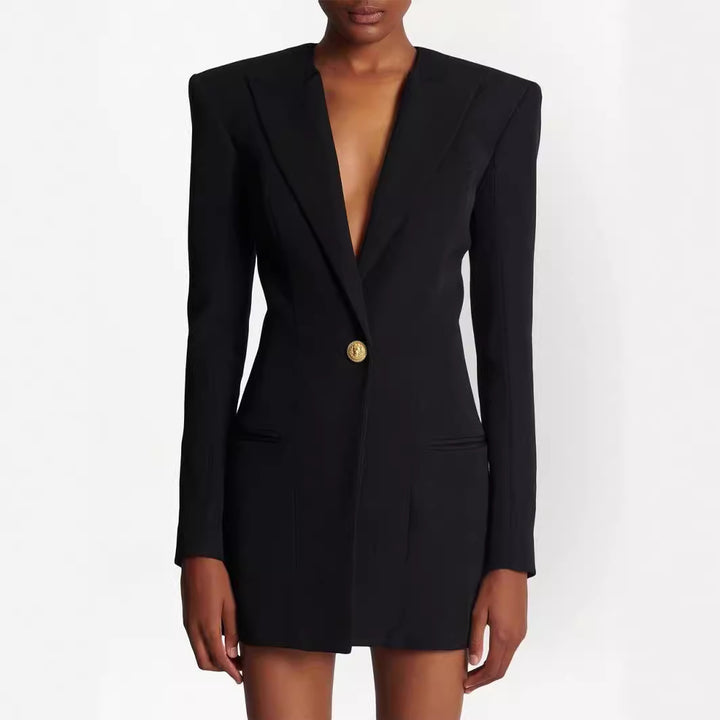 Damen kurzes Blazerkleid im minimalistischen Tailoring mit betonter Schulter und Ein-Knopf‑Verschluss Echoarchiv