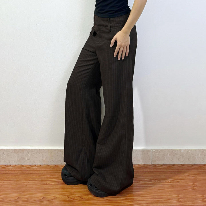 Damen Elegante weit geschnittene Streifenhose mit hoch sitzendem Bund und dekorativen Knopfdetails Echo Archiv