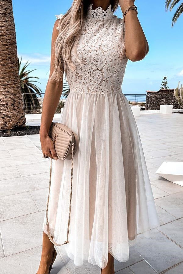 Damen Spitzenkleid mit hohem Kragen und schwungvollem Rock Echoarchiv