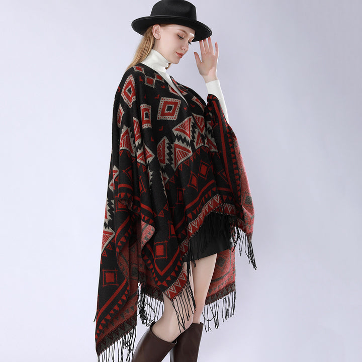 Damen Zweilagiger Kapuzen-Überwurf mit asymmetrischem Fransensaum und geometrischem Jacquard – Montévia
