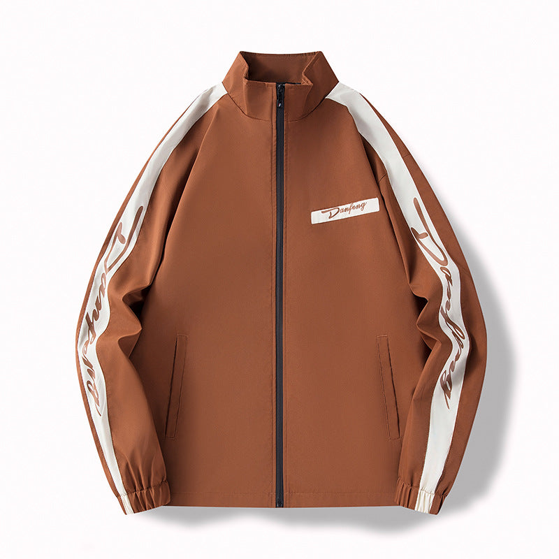 Herren Leichte Trackjacke im Retro‑Sportlook mit Stehkragen, durchgehendem Reißverschluss und Kontraststreifen Echo Archiv