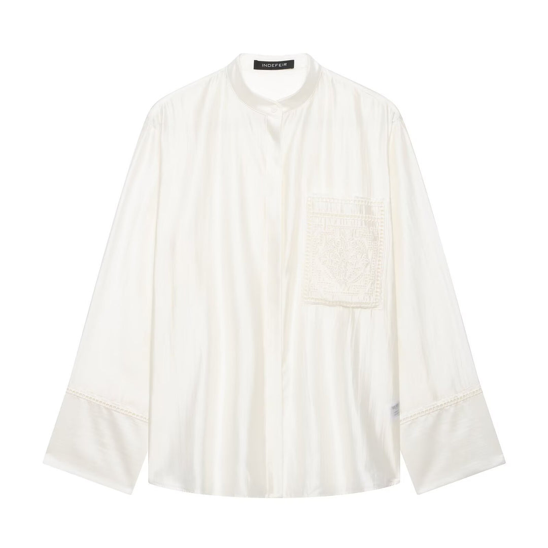 Damen Oversize Seidenoptik-Bluse mit Stehkragen und bestickter Brusttasche Echo Archiv
