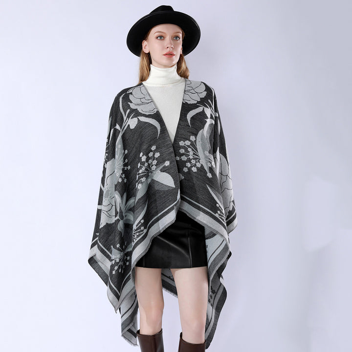 Damen Floraler Jacquard-Überwurf im kastigen Kimono-Fall mit feiner Fransenkante – Célinea