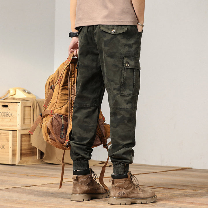 Herren Cargohose im urbanen Camouflage-Design mit vielseitigen Taschen und elastischen Bündchen Echoarchiv