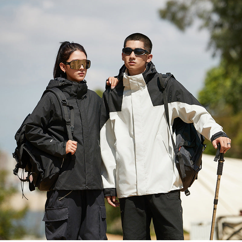 Damen Wasserfeste Outdoorjacke mit Kapuze und markantem Bergprint Echoarchiv