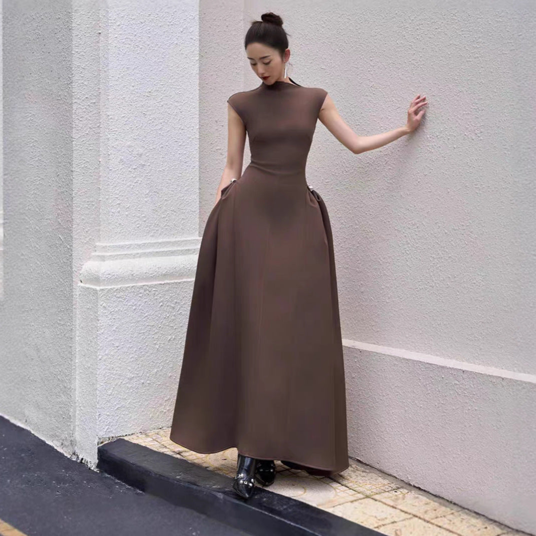 Damen elegantes bodenlanges Kleid mit außergewöhnlichem Kragen und innovativer Silhouette Echo Archiv