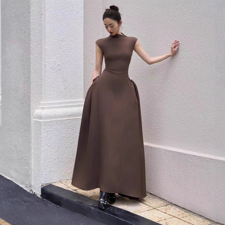 Damen elegantes bodenlanges Kleid mit außergewöhnlichem Kragen und innovativer Silhouette Echo Archiv