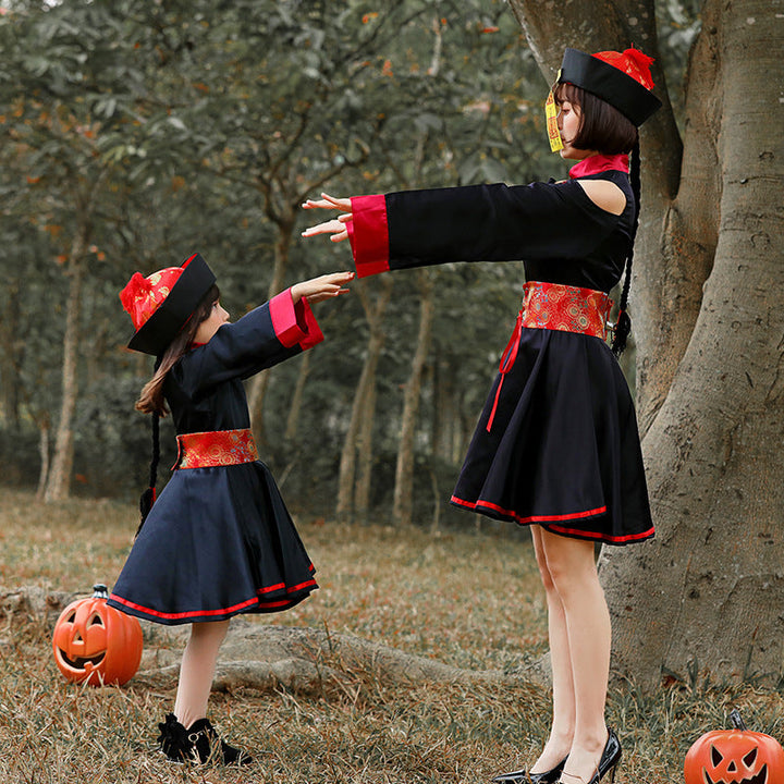 Mädchen traditionelles Kostüm mit floralem Muster Echo Archiv