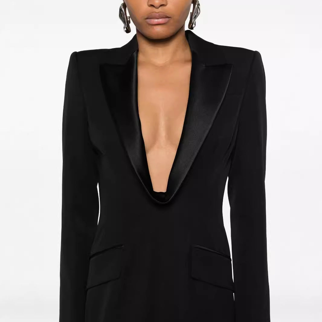 Damen Tailliertes Abend-Maxikleid im Smoking-Blazer-Stil Echoarchiv