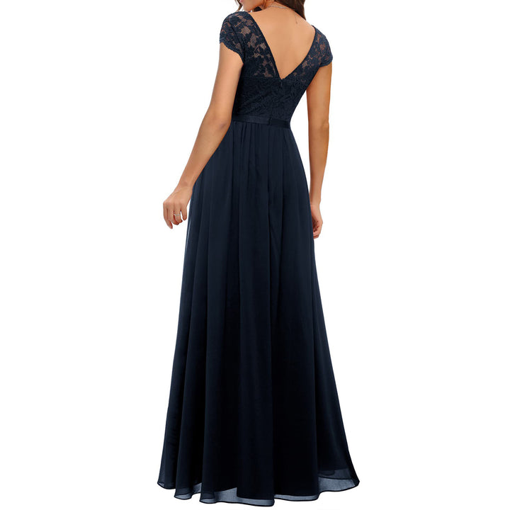 Damen Elegantes Spitzenkleid mit V-Ausschnitt Echo Archiv