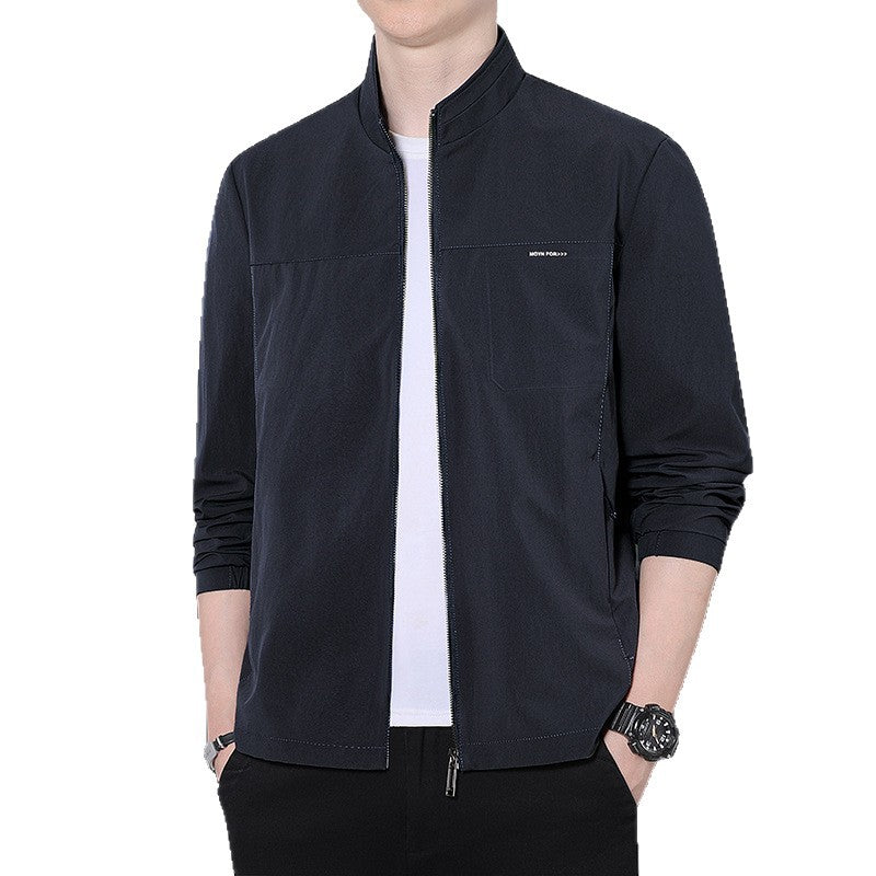 Herren Minimalistische Komfort-Trainingsjacke mit Stehkragen, windabweisendem Softshell-Material und verdeckten Reißverschlusstaschen Echoarchiv