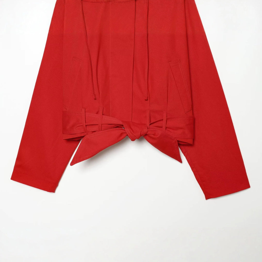Damen Cropped‑Trenchjacke mit Tunnelzug, Knotenbindegürtel und markantem Stehkragen Echo Archiv