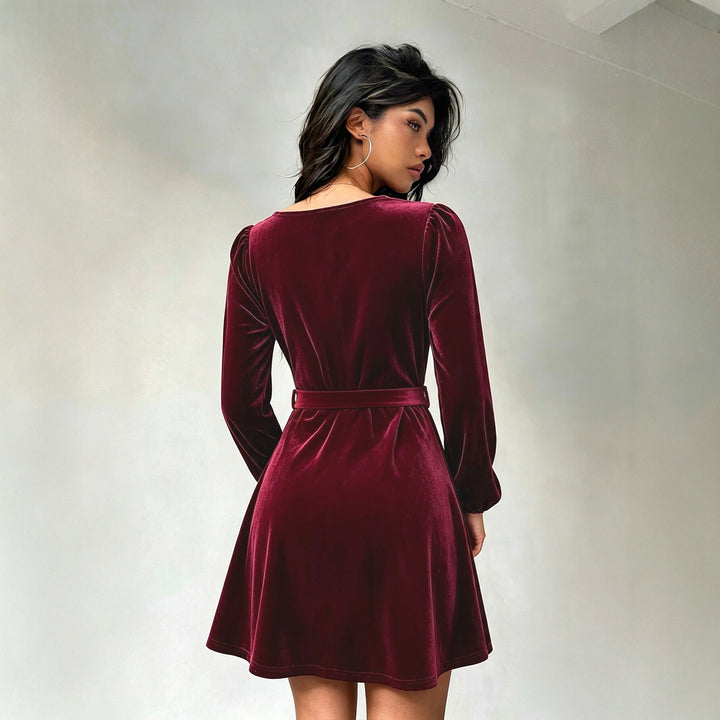 Damen elegantes Samt-Minikleid mit V-Ausschnitt Knopfleiste Ballonärmeln und Taillengürtel – Élara
