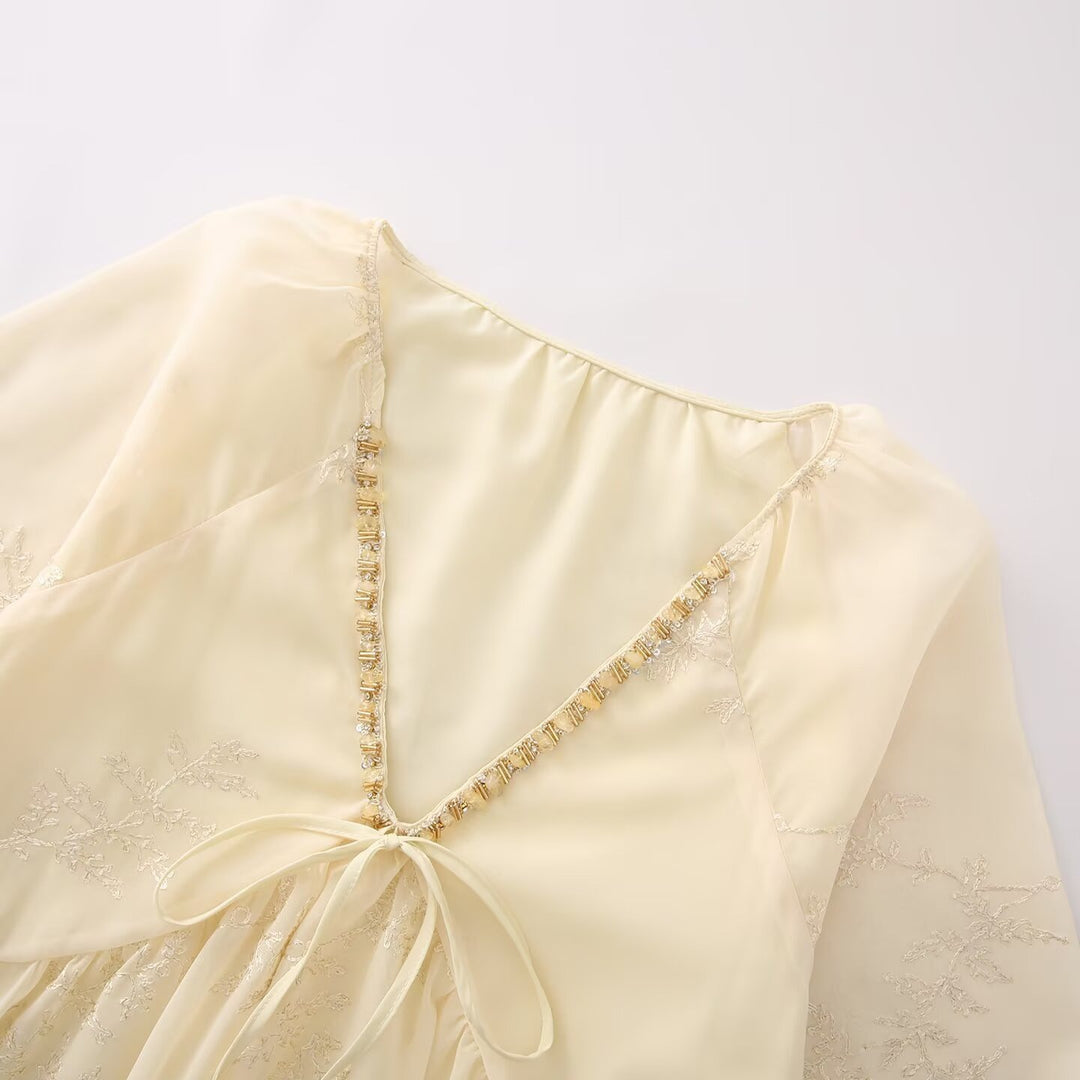 Damen leichtes Blusenshirt mit fließendem Schnitt und eleganten Bindebanddetails Echo Archiv