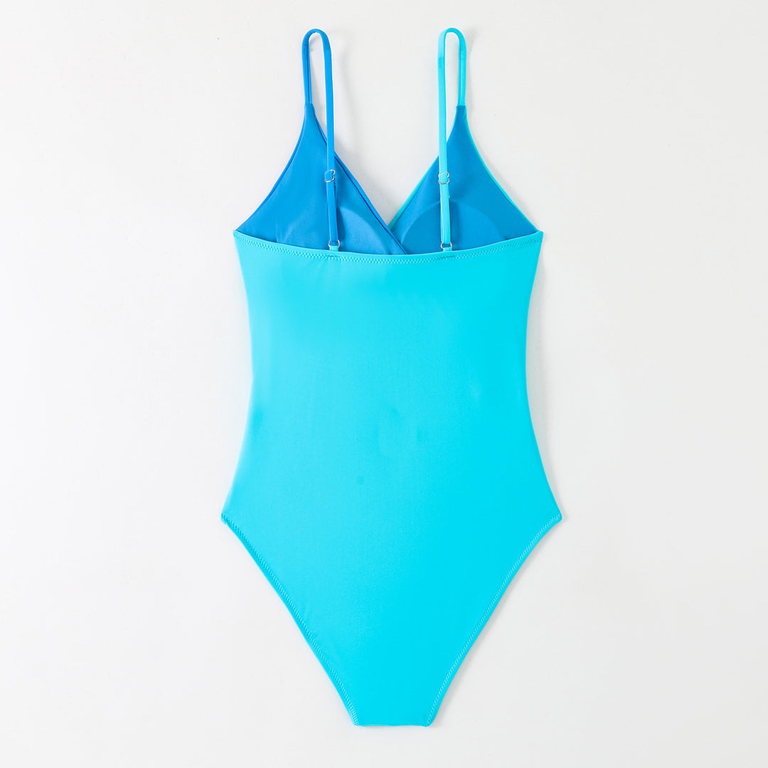 Damen Badeanzug mit verschlungenem Schnitt und figurbetonendem Design Echo Archiv