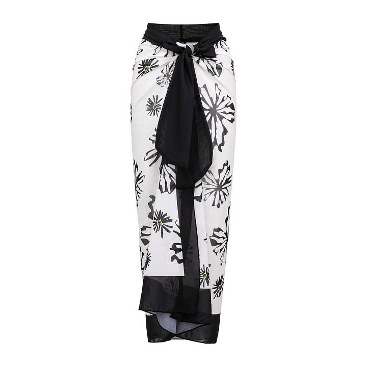 Damen Bikiniset mit besonderem Blumendekor und langem Wickelrock Echo Archiv