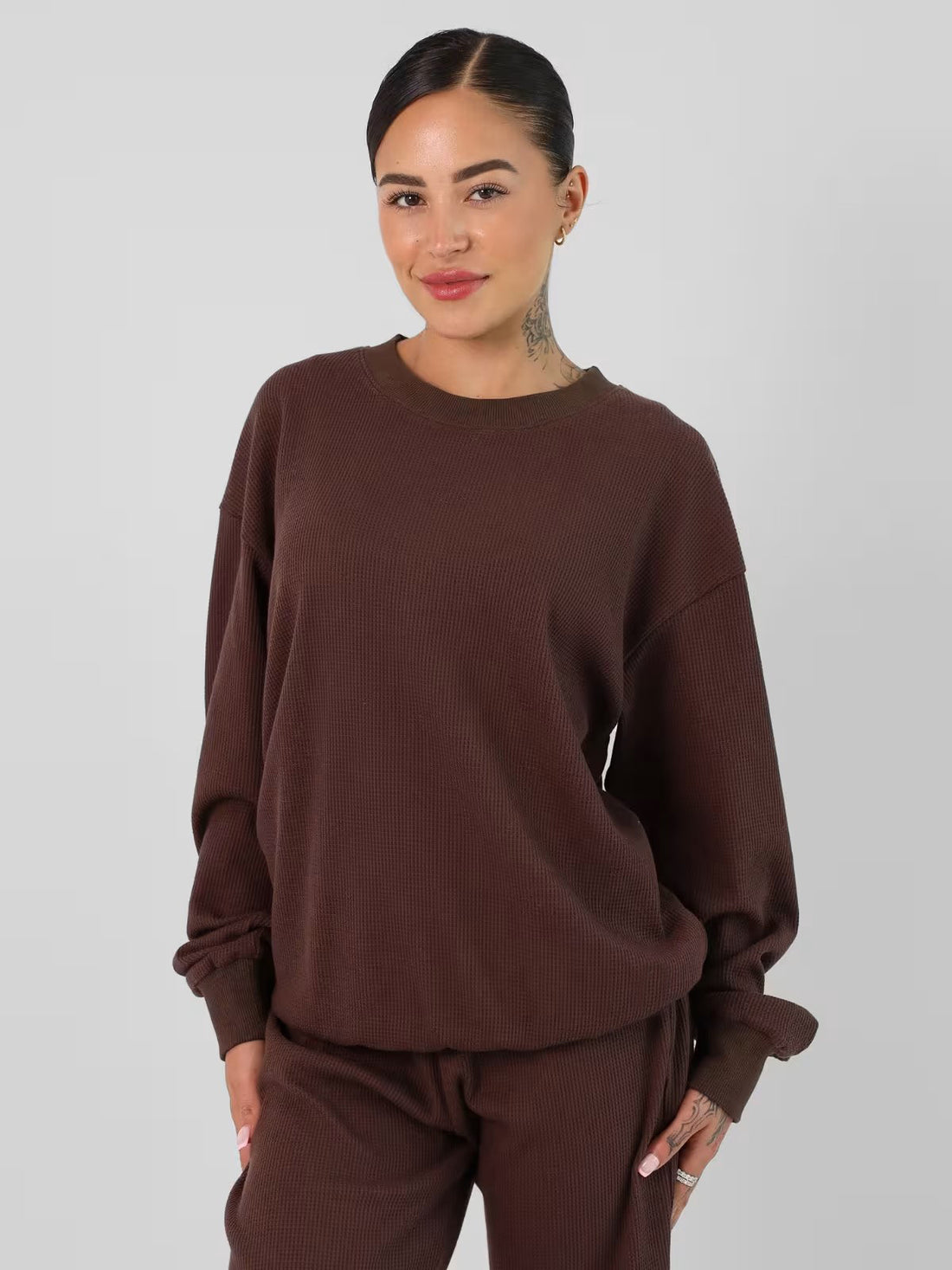 Damen geräumiges Waffelstrick-Loungewear-Set mit Rundhalsausschnitt und Tunnelzughose – Avérine