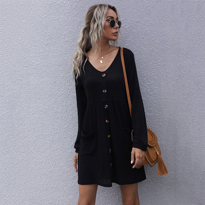 Damen Strick-Kurzkleid mit V‑Ausschnitt, Knopfleiste und Eingrifftaschen Echoarchiv