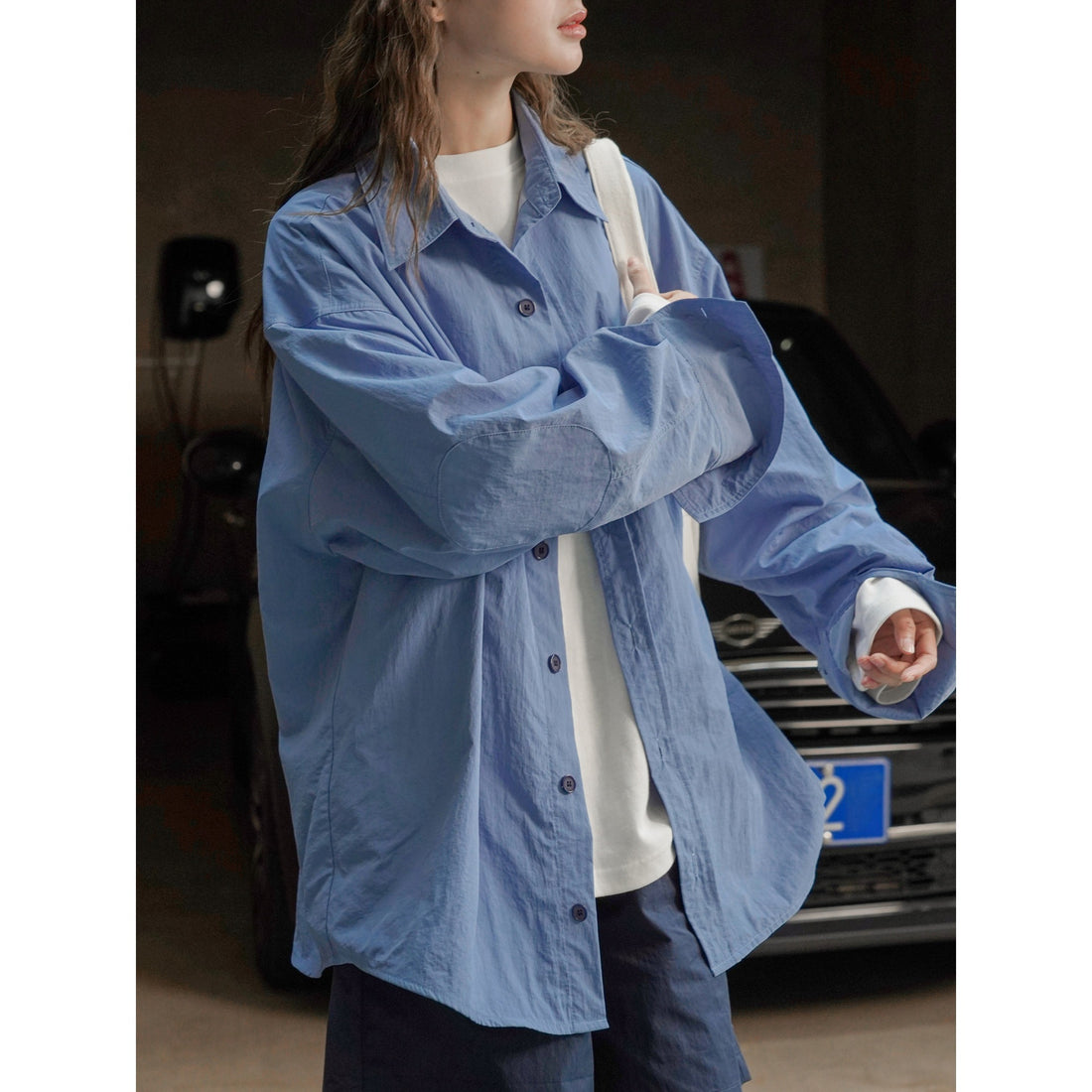 Damen Boxy-Field-Hemd aus leichtem Baumwoll-Twill mit Brustklappe und überschnittener Schulter Echoarchiv