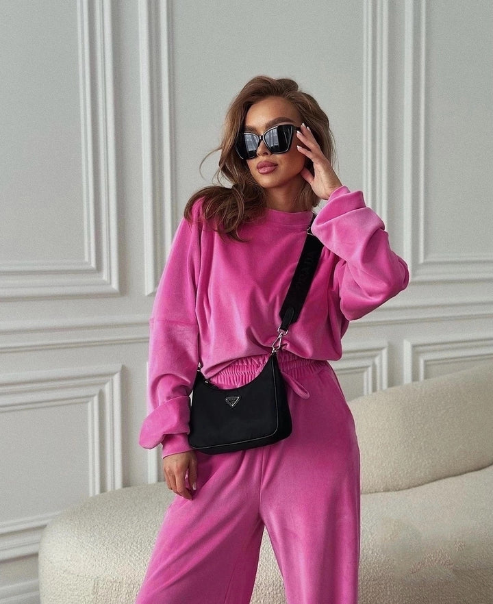 Damen luxuriöses Samt-Relax-Set mit Oversize-Crewneck und hochgeschnittener Gummibund-Jogger – Avérine