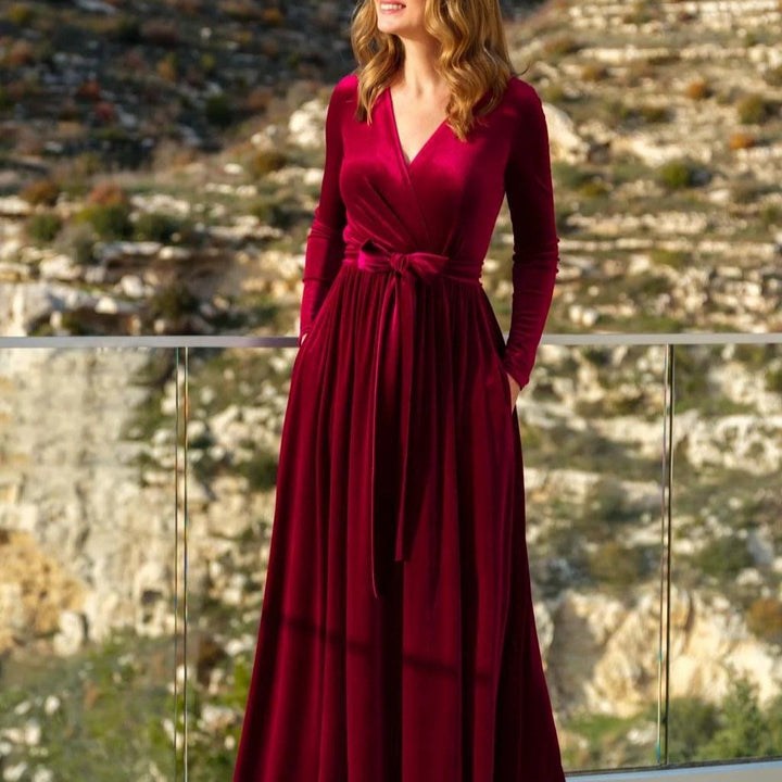 Damen nan elegantes Wickelmaxikleid aus Samt mit V-Ausschnitt, Taillengürtel und seitlichen Eingrifftaschen Echo Archiv