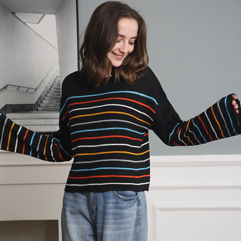 Damen Kurzgeschnittener Feinstrick-Pullover mit Rundhalsausschnitt, mehrfarbigen Horizontalstreifen und überschnittenen Schultern Echo Archiv