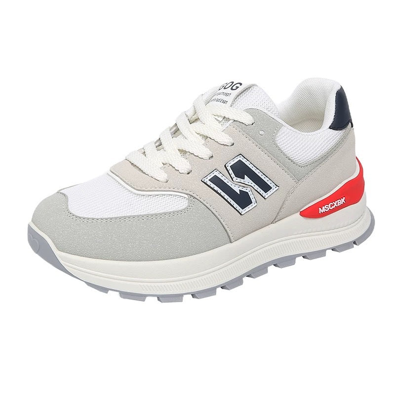 Damen Plateausneaker im Retro-Citystil mit skulpturierter Wedgesohle und atmungsaktiver Netzstruktur – Névara