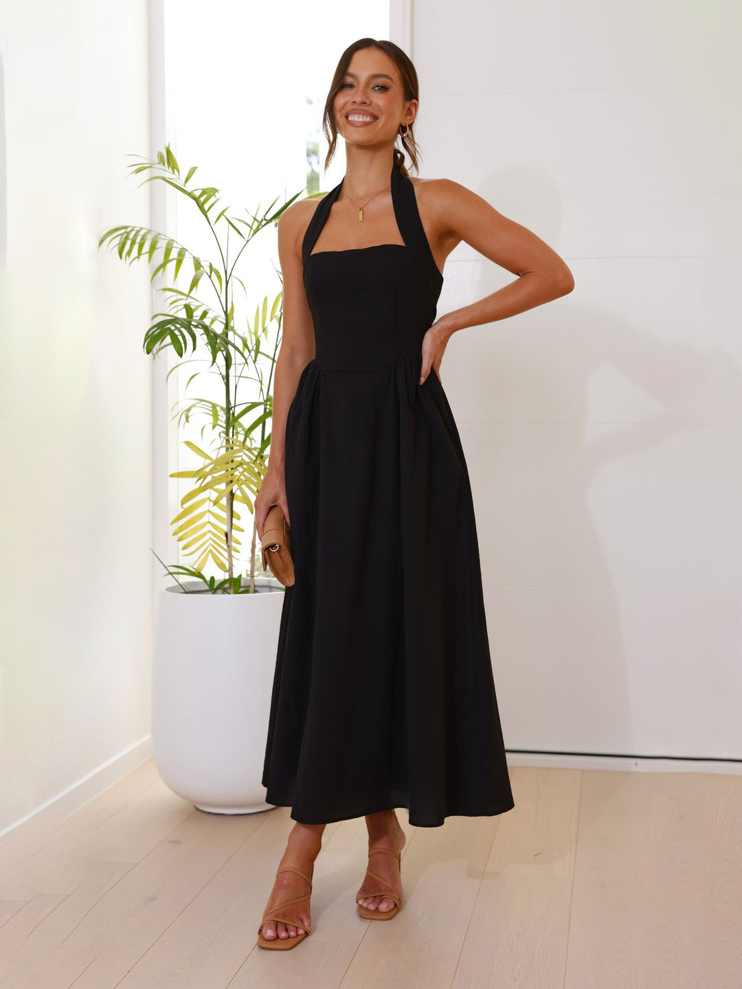 Damen Maxikleid mit schulterfreier Silhouette und eleganter Taillierung Echo Archiv