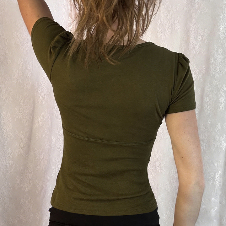 Damen Kurzarmshirt mit dekorativen Knopf- und Stickdetails Echo Archiv