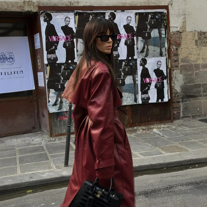 Damen Langer Kunstleder‑Trenchcoat mit Taillengürtel, weitem Revers und wasserabweisender Oberfläche Echo Archiv