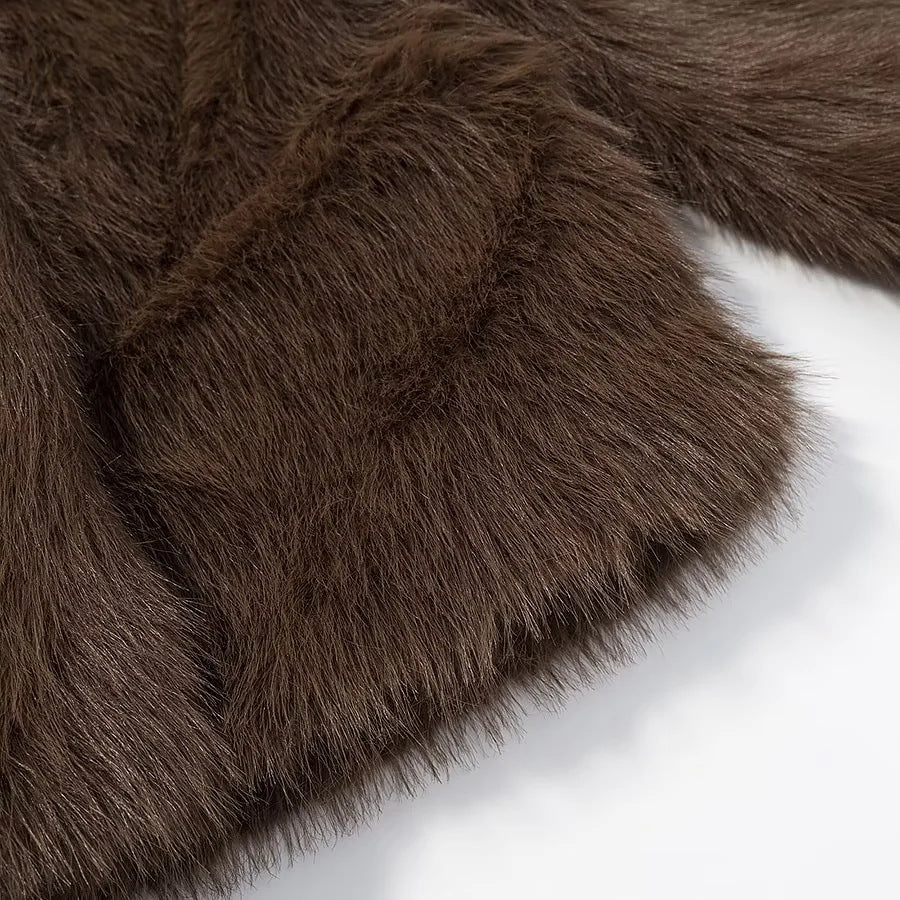 Damen kurzem veganer Kunstfell-Croppedjacke mit hohem Stehkragen und verdeckter Front – Célinea