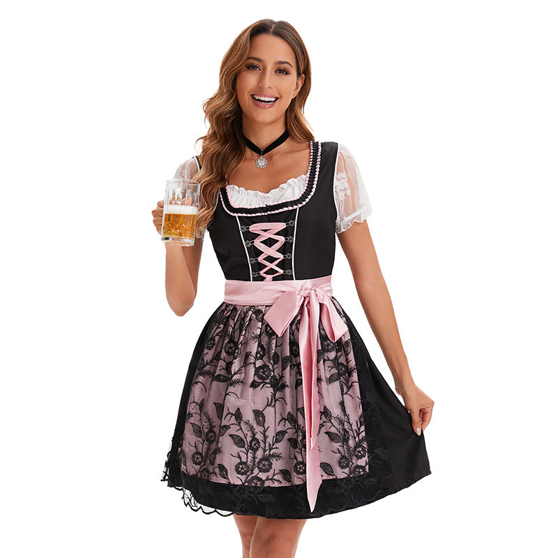 Damen nan traditionelles Dirndlkleid mit Spitzenschürze, gerafftem Rock und Schnürmieder Echo Archiv