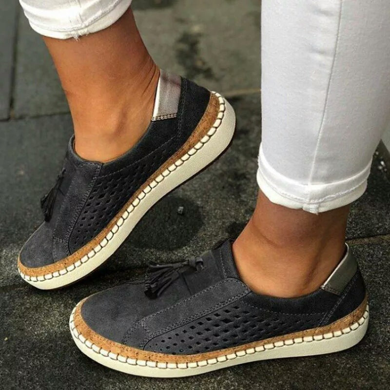 Damen lässige Slip-On Loafer mit Quaste perforiertem Obermaterial und Korkdetails Echo Archiv