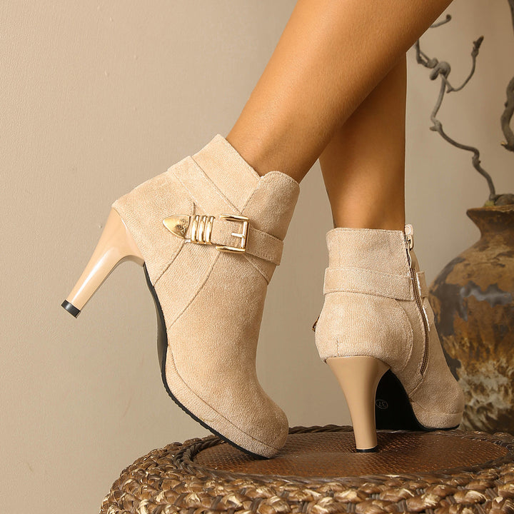 Damen Elegante Ankle-Boots mit hohem Absatz, seitlichem Reißverschluss und dekorativem Schnallengurt – Varelle
