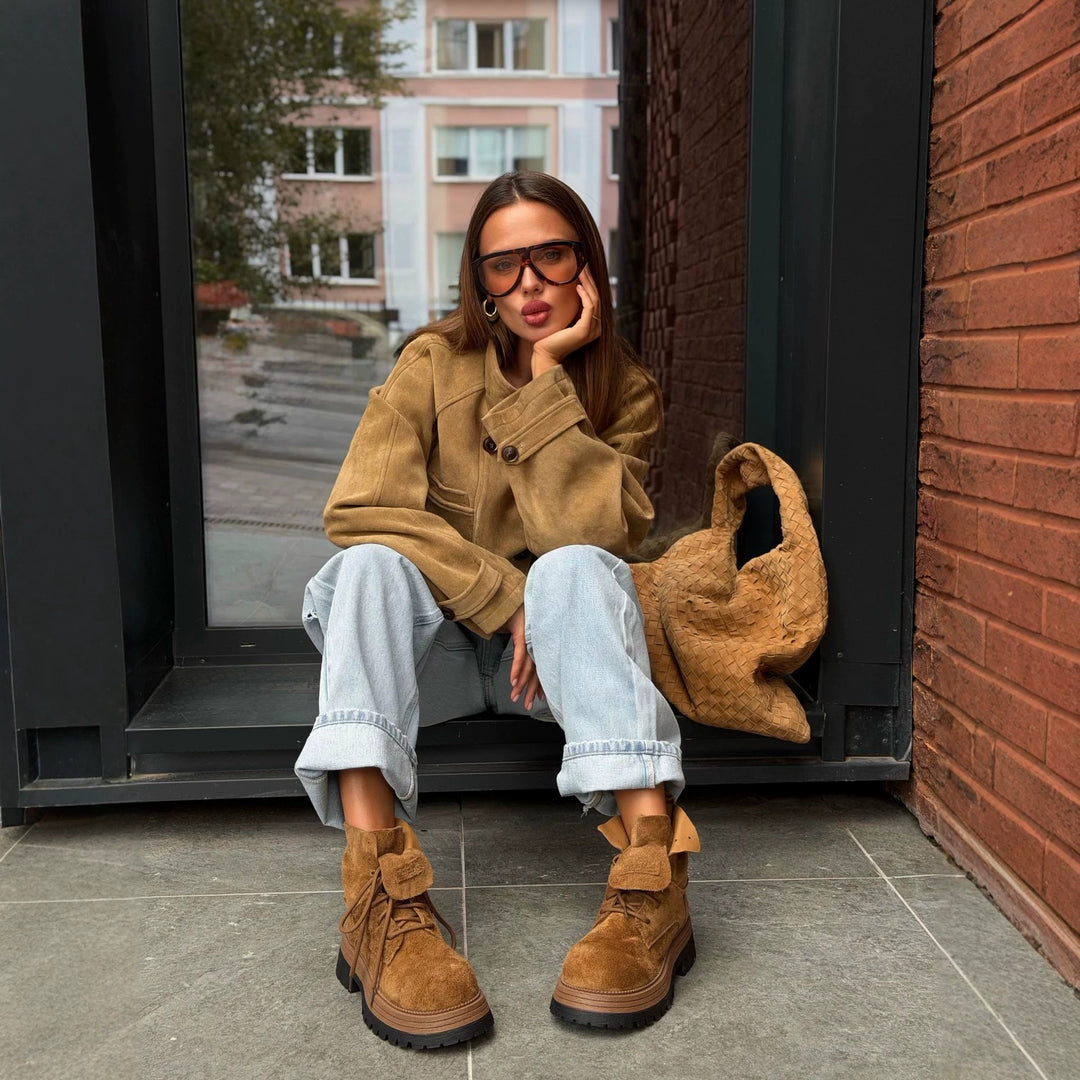 Damen Kurze doppeltreihige Veloursjacke mit Stehkragen, Ballonärmeln und aufgesetzten Taschen Echo Archiv