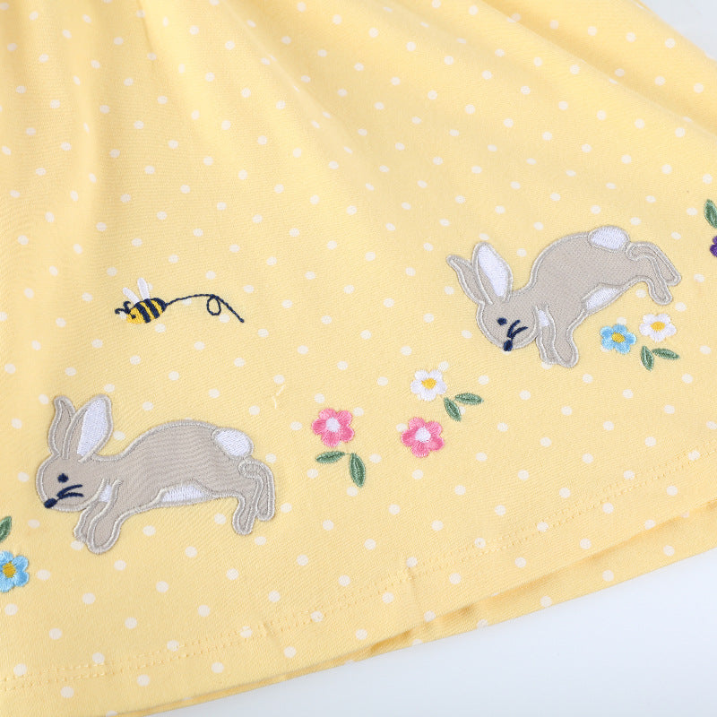 Mädchen Sommerkleid mit verspielten Hasen- und Blumenstickereien Echo Archiv