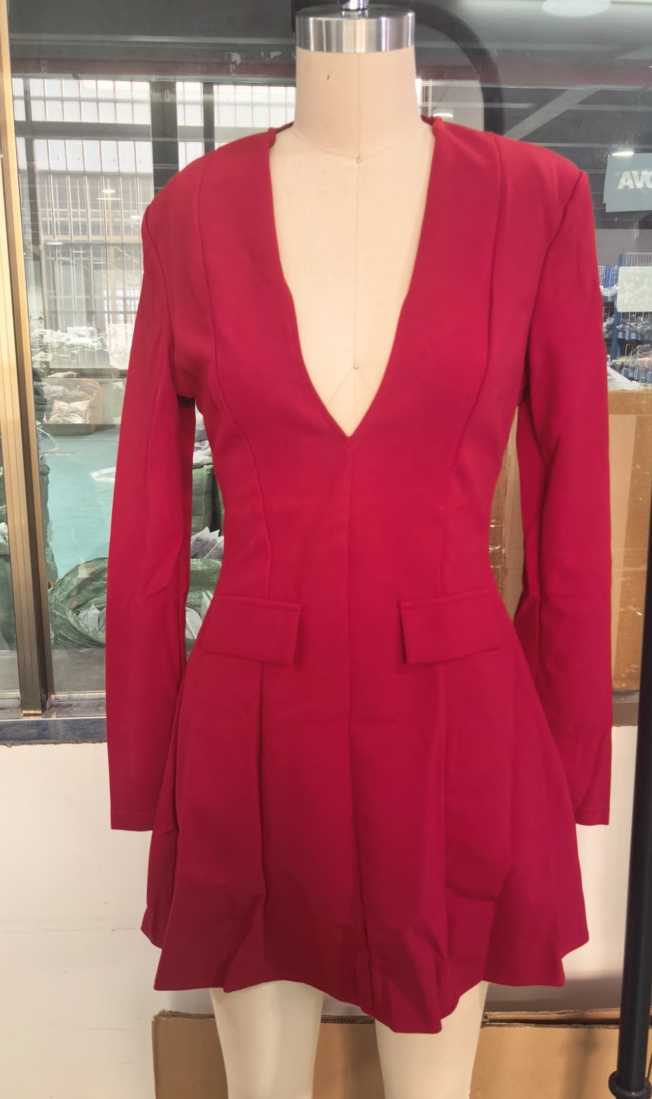 Damen tailliertes A-Linien-Minikleid mit tiefem V-Ausschnitt und langen Ärmeln Echo Archiv