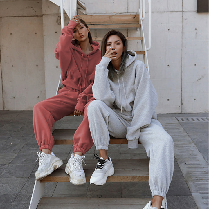 Damen nan kuscheliges kurzes Kapuzenpullover- und hochgeschnittene Jogginghose Set Echo Archiv