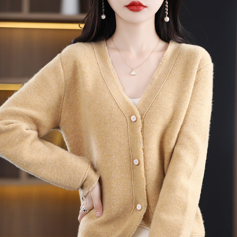 Damen Kurzgeschnittener V‑Ausschnitt‑Cardigan mit feinem Flor und Perlmuttknöpfen Echoarchiv