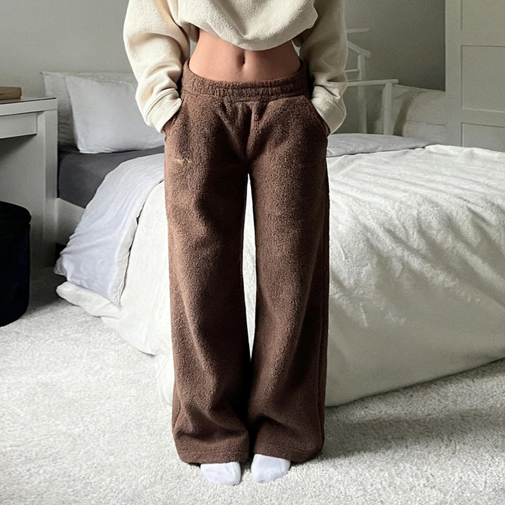 Damen Flauschige Jogginghose mit elastischem Bund und Seitennahttaschen Echo Archiv