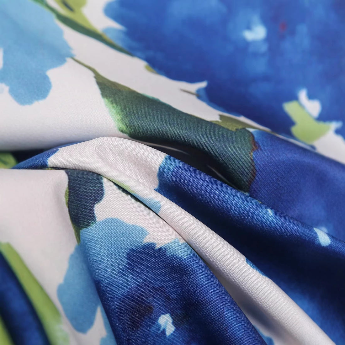 Damen Locker geschnittene seidenähnliche Hemdbluse mit Aquarell-Print Echoarchiv
