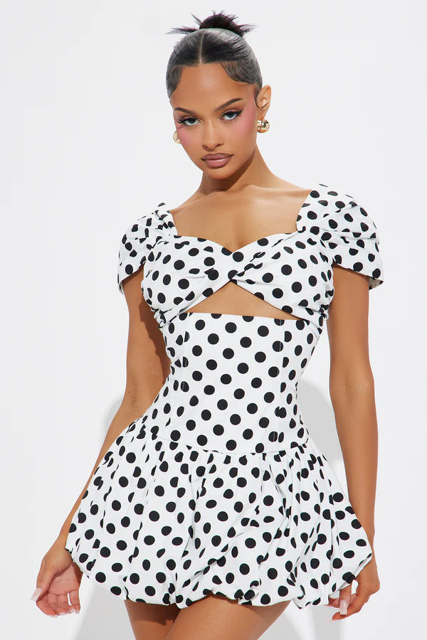 Damen Kurzärmeliges Cocktailkleid mit Puffärmeln und Freizeitausschnitt Echo Archiv